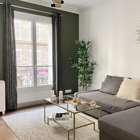 Chic And Spacious Flat In Montmartre Paris